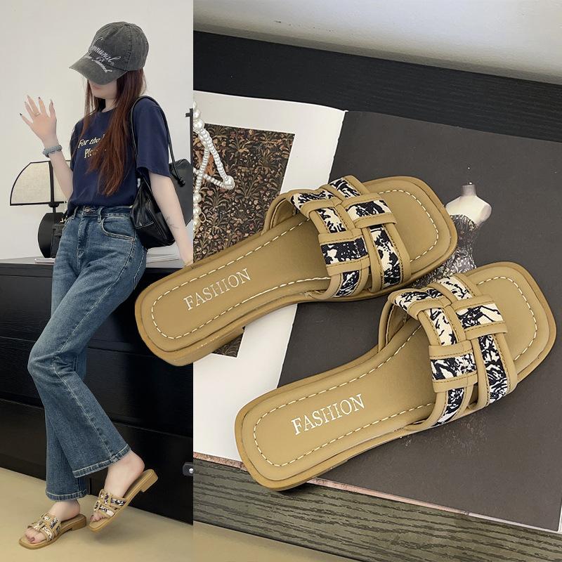 

Fashion versatile outer wear sandals summer new niche slippers women s retro design word 37