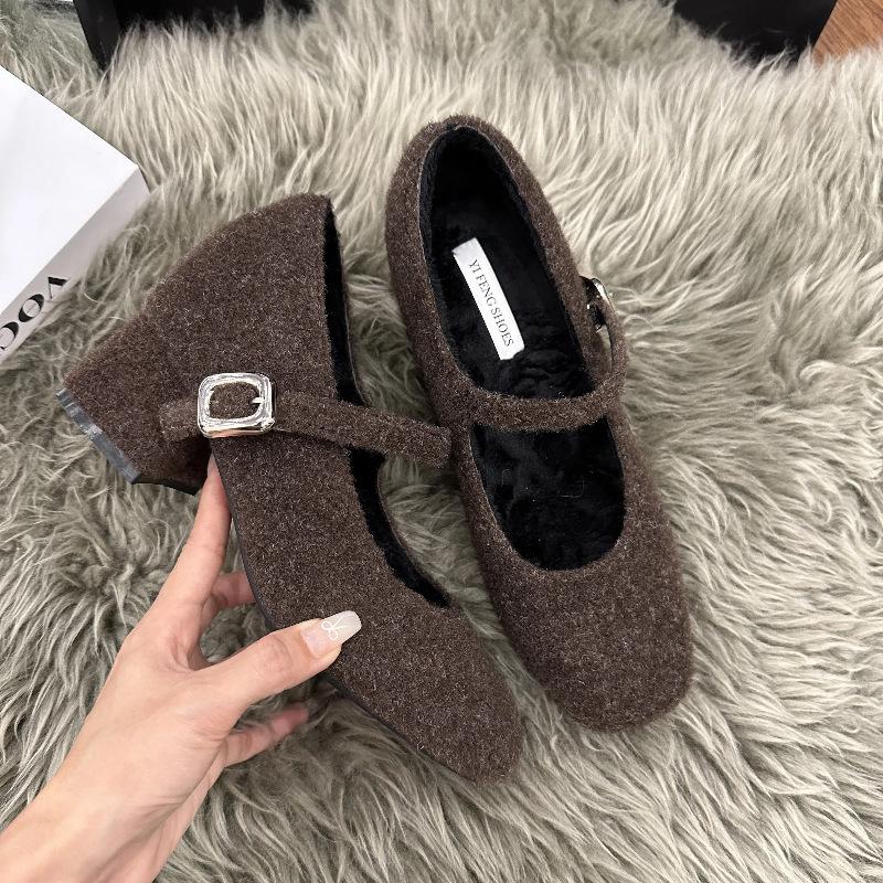 

Нишевые женские туфли на толстом каблуке Мэри Джейн с квадратным носком и скрытой платформой, увеличивающей рост, 2025 новая коллекция осень-зима, французский ретро-стиль, модный темперамент 39 коричневый