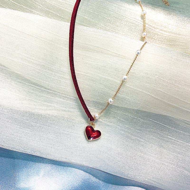 

European Light Luxury Ocean Heart Necklace: Stylish Court-Style Clavicle Chain for Women