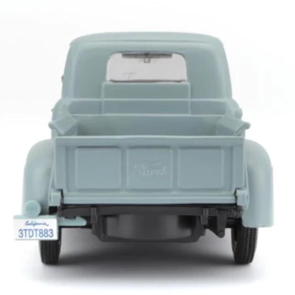 MAISTO Ford Diecast Car 1/25 Scale Truck FORD USA F-1 PICK UP 1948 (Gray) [Parallel Import]