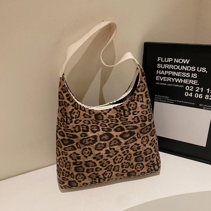

Super Fire Leopard Print Underarm Bag Fashion Large Capacity Tote Bag Women s Autumn 2025 New Fashion Shoulder Bag хаки