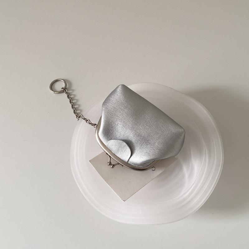 Exquisite clip key earphone bag, new niche mini coin purse, lipstick storage, fashionable chain hanging bag