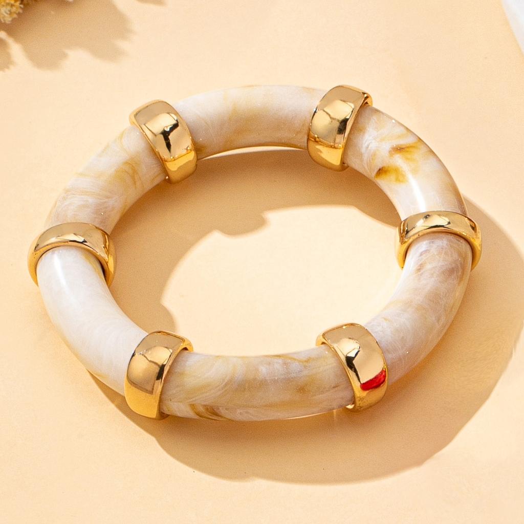 A Fashionable Women's Elastic Bracelet, Bohemian Style Beaded Resin Bracelet, Suitable for Daily Wear, Vacations, and Gift-Giving