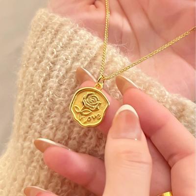 Collana placcata oro rosa intagliata a scalpello con finitura spazzolata - Catena clavicolare di lusso da donna