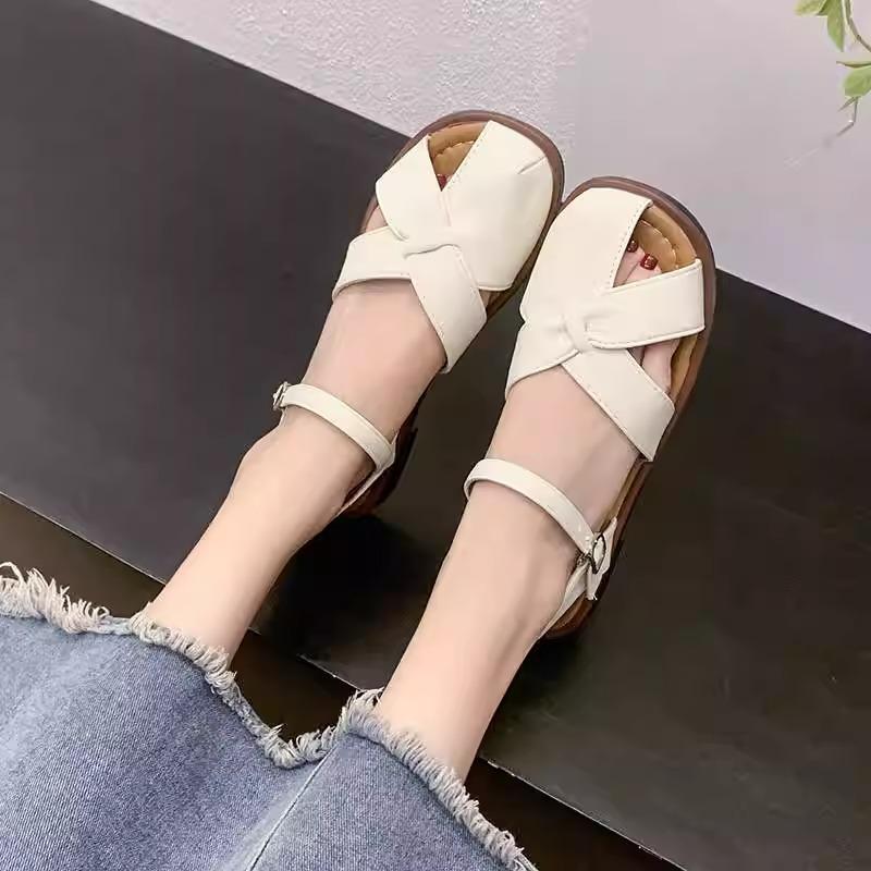 Versatile bag head flat-soled sandals women's 2025 summer new buckle round head fashion women's shoes Korean with skirt sandals