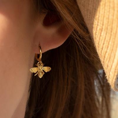 Boucles d'oreilles romantiques en forme d'abeille pour femmes, joli cadeau pour fille, accessoires féminins élégants pour fête, bijoux à la mode, nouvelle collection