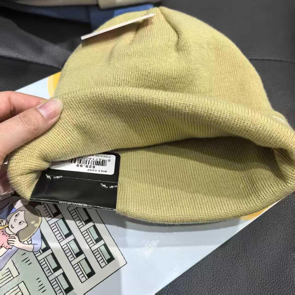 Stylové trendy unisex pletené čepice s nápisem pro podzim/zimu