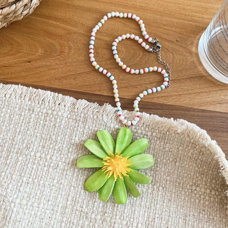Dopamine color daisy pearl necklace seaside vacation summer collarbone chain sweet simple versatile sweater chain women