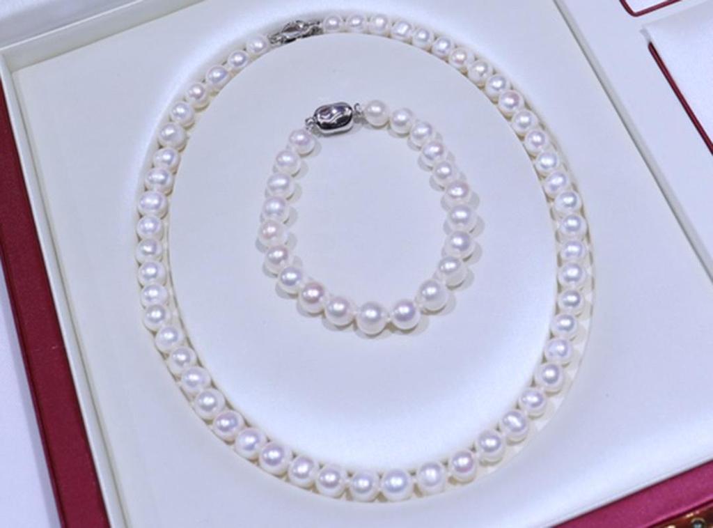 Versatile Women's Freshwater Pearl Necklace Bracelet Set