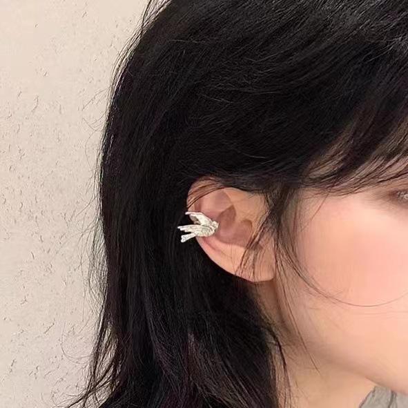 Koreańskie Klipsy na Uszy dla Nieprzekłutych Uszu – Modny Chwost i Perłowy Motylkowy Design dla Kobiet