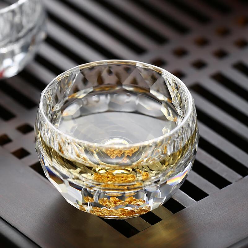 

Премиальная чашка для чая из граненого хрустального стекла с золотой фольгой