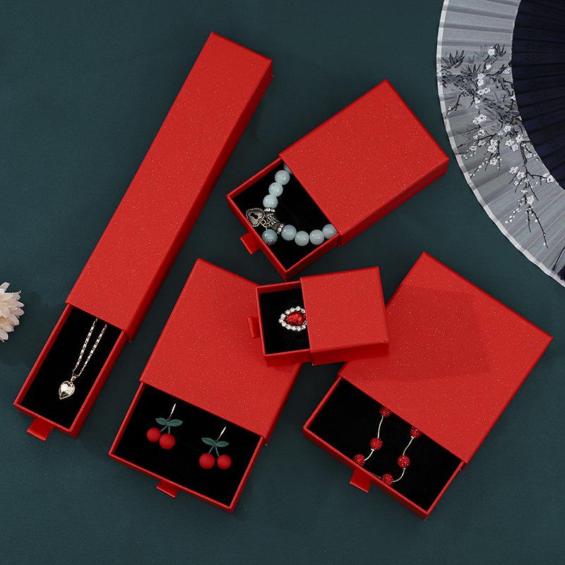 Schwarze Schmuckschatulle für Ringe, Halsketten, Ohrringe, Anhänger und Armbänder - Elegante Geschenkverpackung