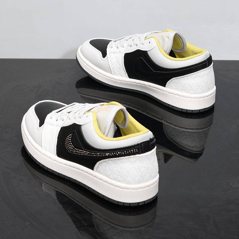 

Tide tide shoes German training shoes spring and summer breathable couple flat baseplate shoes wear-resistant deodorant shoes 22 35