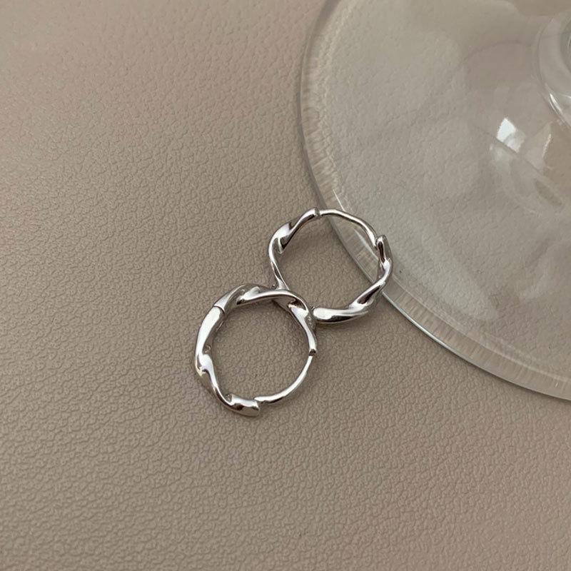 Möbius Earrings Female Minimalist Design Sense of Individuality Ins Cold Wind Suitable for Small Earlobe Earrings Elegant Accessories Classic Jewelry