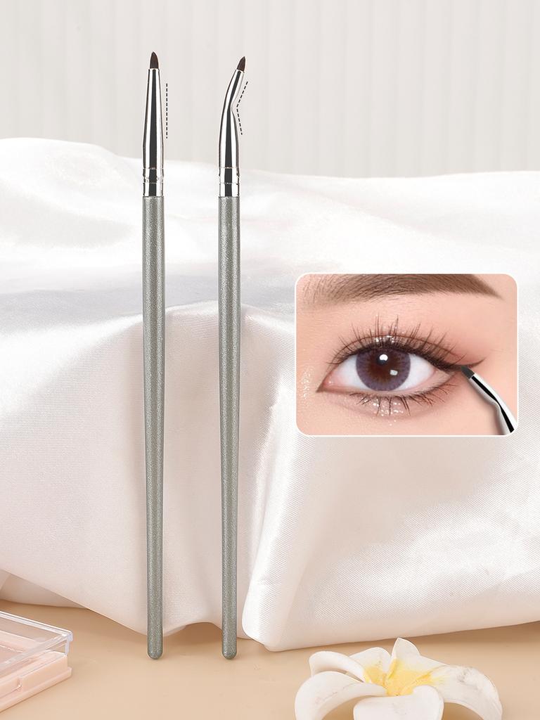 Single Multifunctional Angled Eyeliner BrushFine BrushConcealer BrushDrawing SilkwormsUnder Eyelid To Tear TroughEye Detail Brus