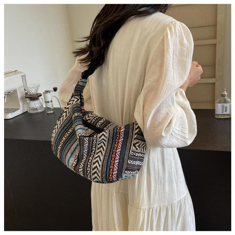 Large Capacity Ethnic Style Bag Fashionable Crossbody Bag Retro Versatile Shoulder Bag for Women
