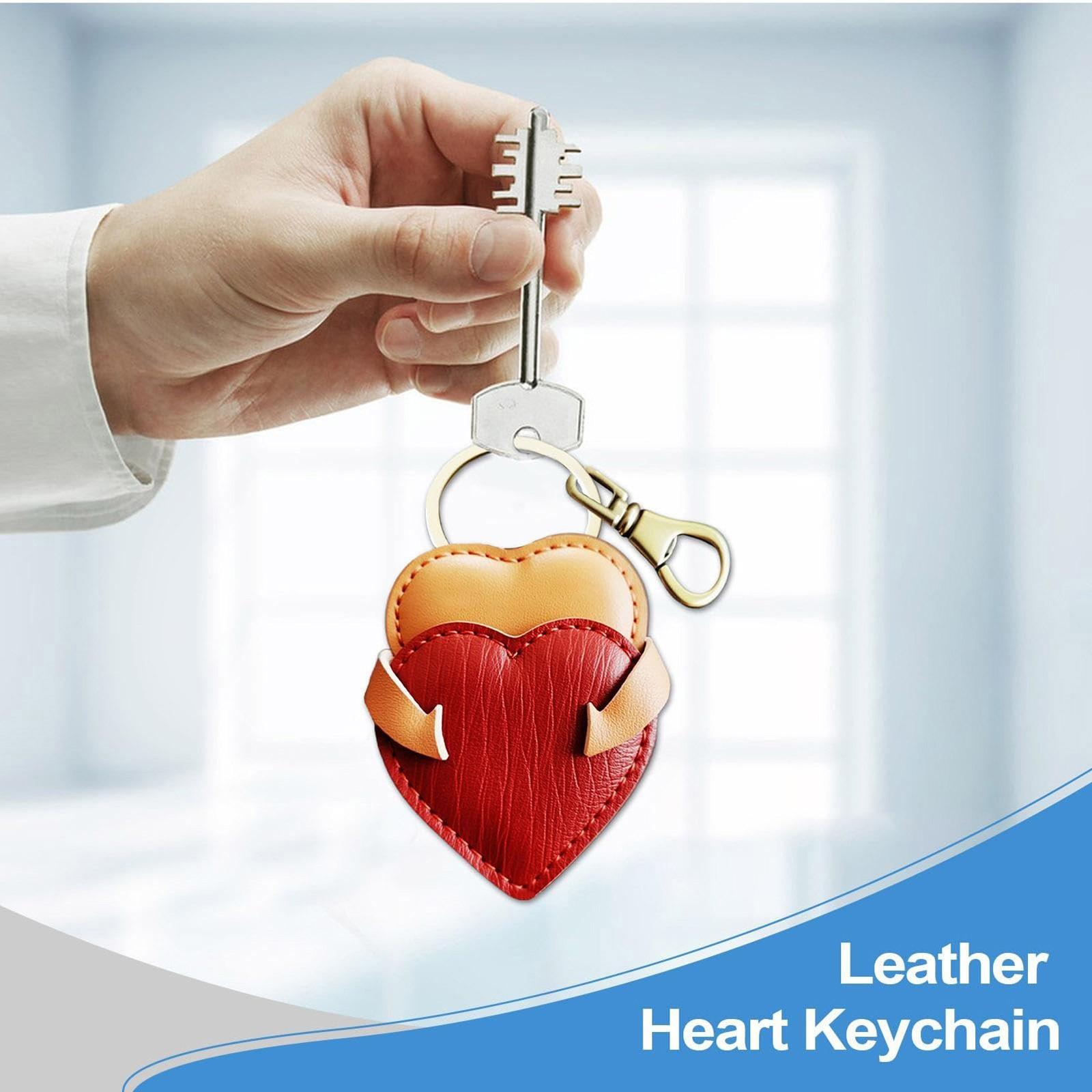 

Брелок-сердце из кожи ручной работы на День матери One Size