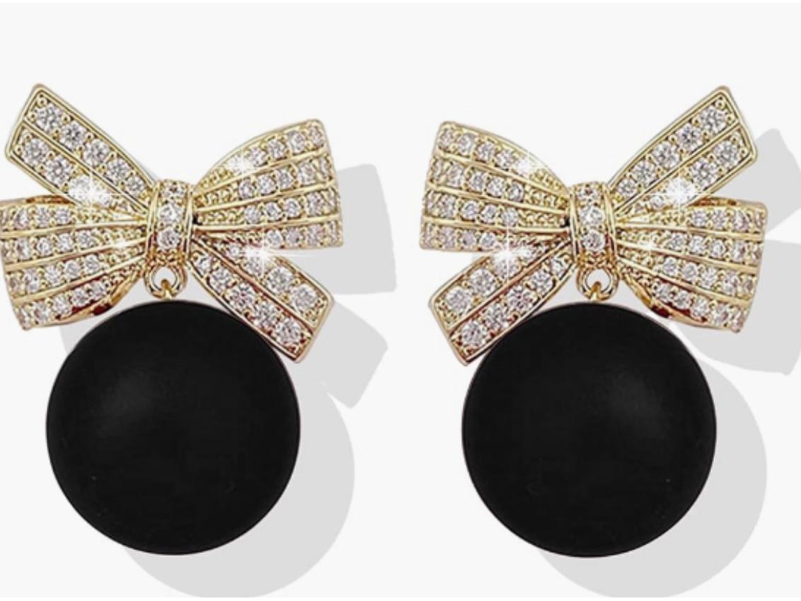 

Серьги-иглы из серебра 925 пробы с красным жемчугом и бриллиантами — нишевый дизайн, роскошный рождественский стиль, европейская и американская мода.