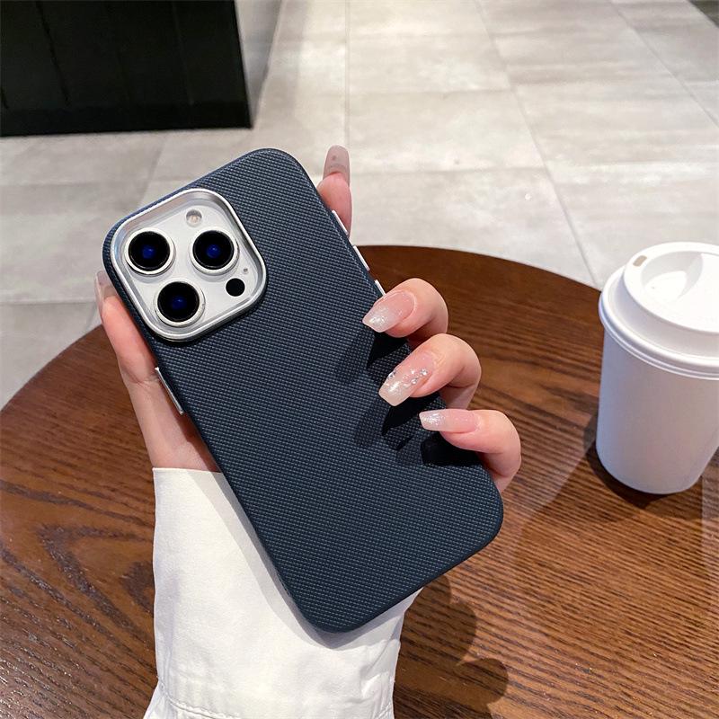 

М який матовий гумовий чохол із текстурою сітки для iPhone 17 Pro Max, 16 Pro, 13/14/15 - Захист від падінь 14pro