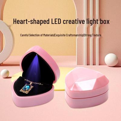 LED-Herzförmige Schmuckschatulle mit Licht für Ringe und Halsketten