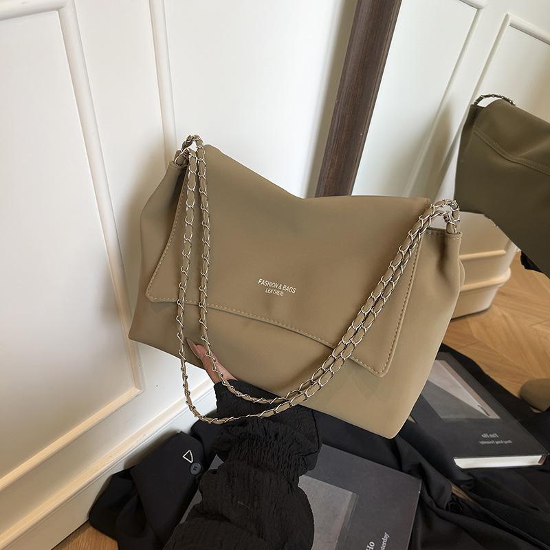 Premium Chain Tote Bag Women's 2025 Autumn and Winter New Versatile Large-capacity Shoulder Bag Fashionable Commuter Underarm Bag