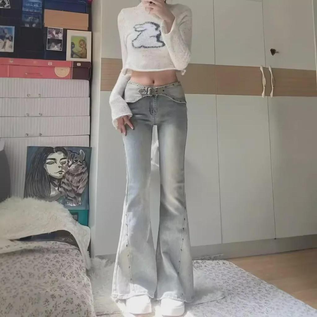 Retro American Wide-Leg Flared Jeans with Rivet Belt Design