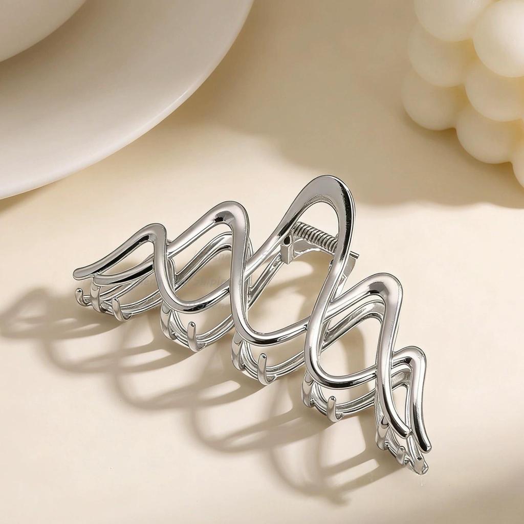 Punk Metal Hair Claw Clip for Thick Liquid Irregular Pattern Barrettes Hair Non-Slip and Stylish Accessory Silver Color Hairpin
