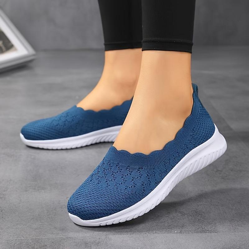 Summer Breathable Mom Shoes for Mature Women Casual Flyknit Mesh Shoes with Soft Soles Lightweight Plus Size Women's Shoes