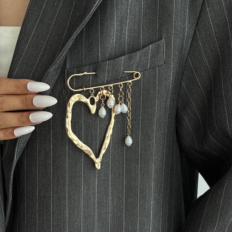 Creative Beaded Heart Shaped Tassel Metal Brooches Adjusting The Pant Legs Belt Safety Pin Versatile Clothing Decor
