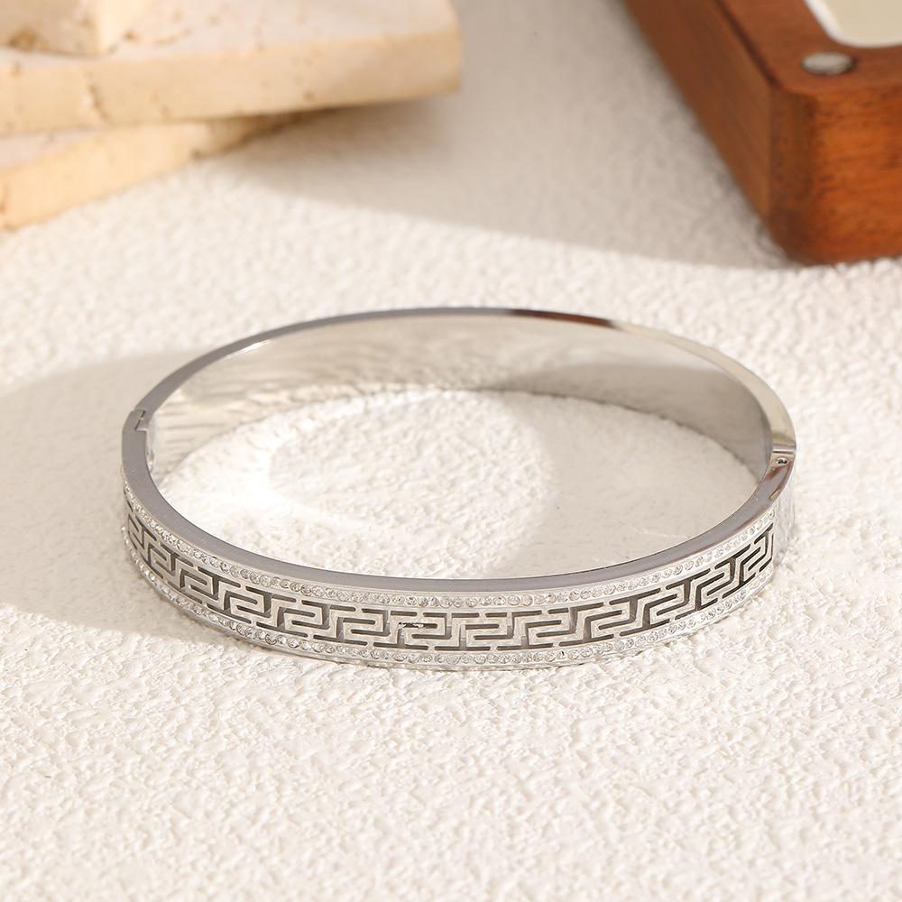 

INS Трансграничный браслет с циркониевой пряжкой: Элегантный европейско-американский браслет из титановой стали с двойным рядом бриллиантов для женщин