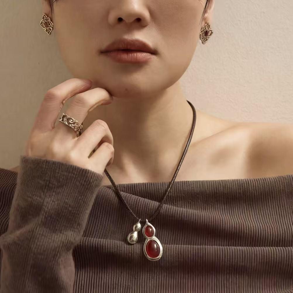 Retro Beaded Peanut Pendant Necklace - Simple, Stylish, Versatile Sweater Chain