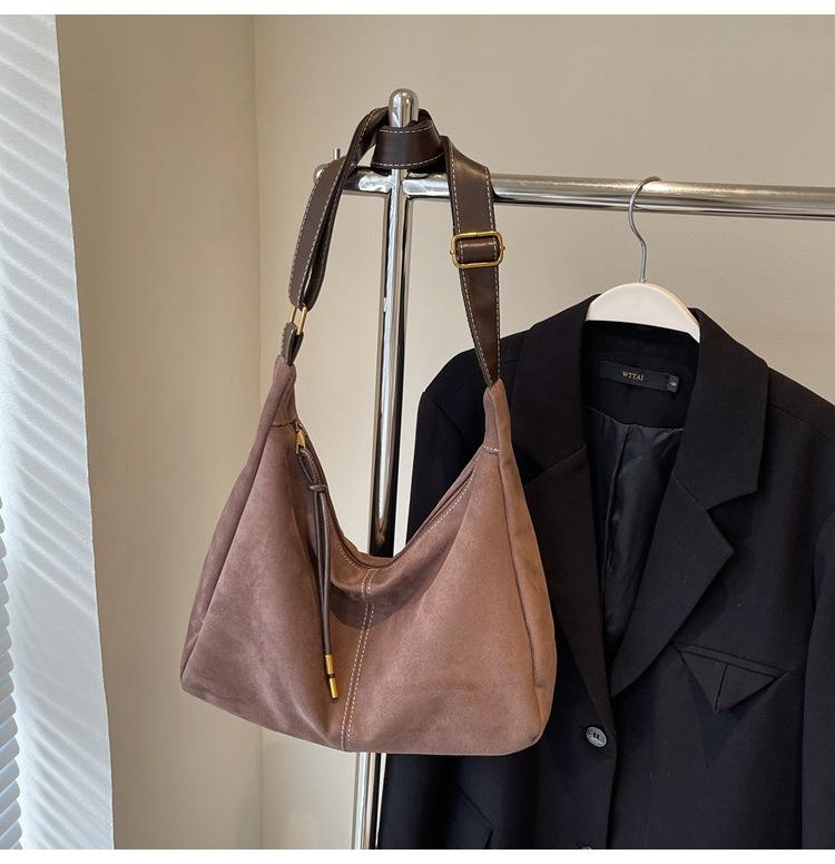 Soft-faced fashion bag women's 2024 new autumn and winter niche messenger bag single shoulder underarm bag popular tote bag