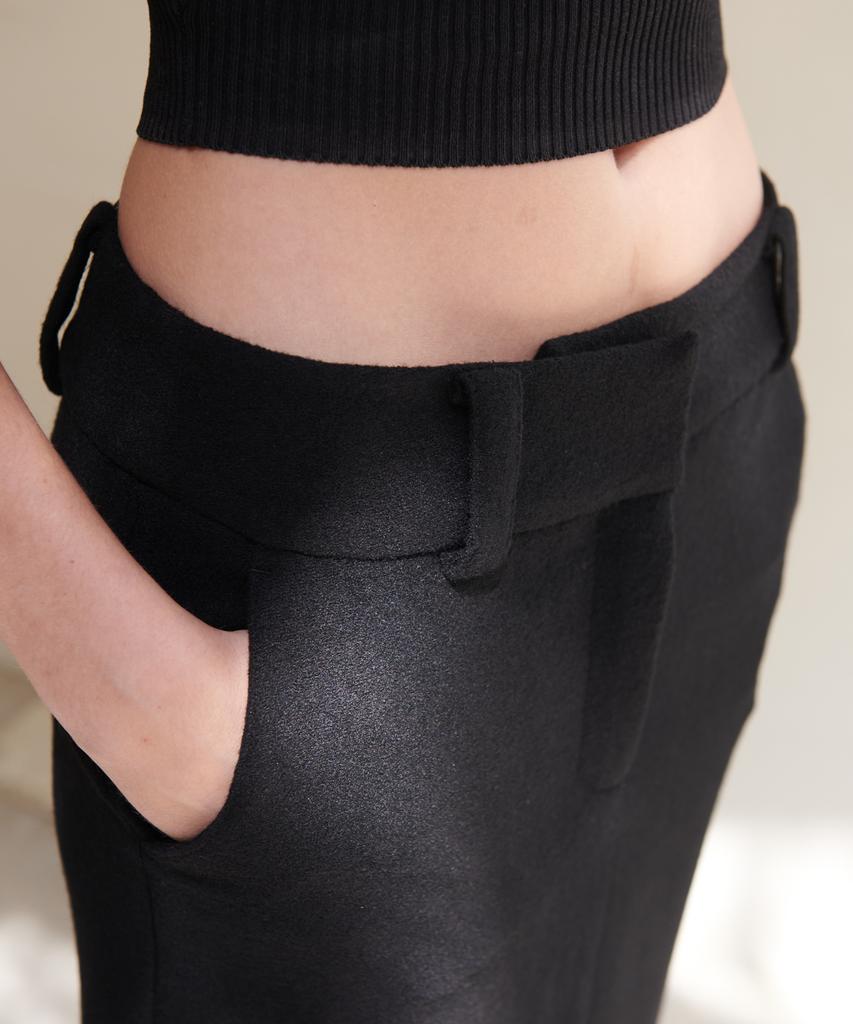 Eonmyuteu Semi Low Waisted Maxi Wool Skirt (Black)