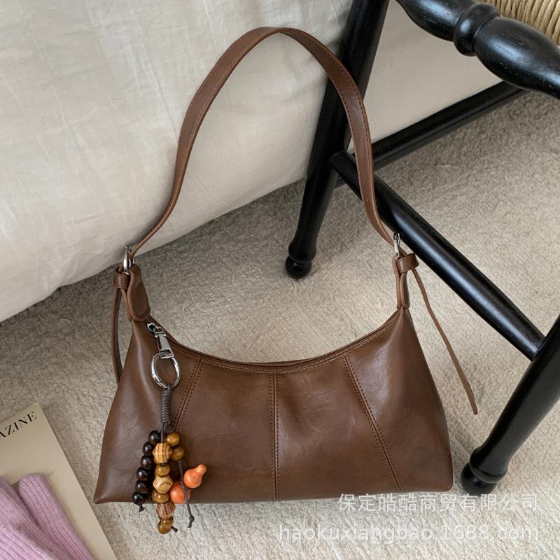 Underarm bag women's 2025 new fashion niche design sense shoulder handbag women's popular French baguette bag