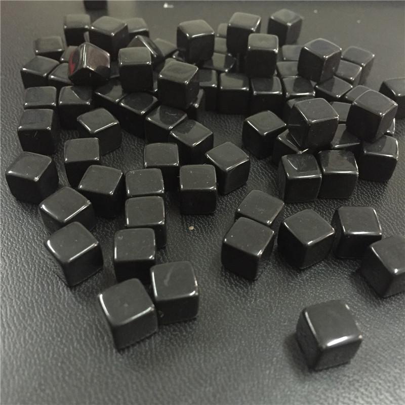 100 Stück Set 8mm Transparenter Würfel mit eckigen Kanten Bunt Klar Einfarbig Würfel Schachfigur Rechter Winkel Für Brettspiel