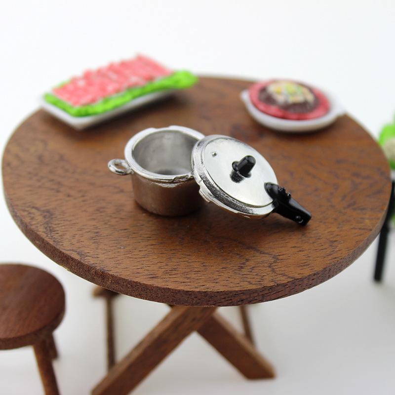 Miniature Old-fashioned Pressure Cooker Dollhouse Accessory - Model D308