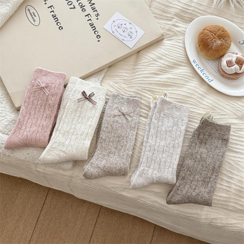 Pure Color Wool Knitted Thickened Butterfly Knot Pile-up Socks for Children, Suitable for Autumn and Winter, Providing Warmth.