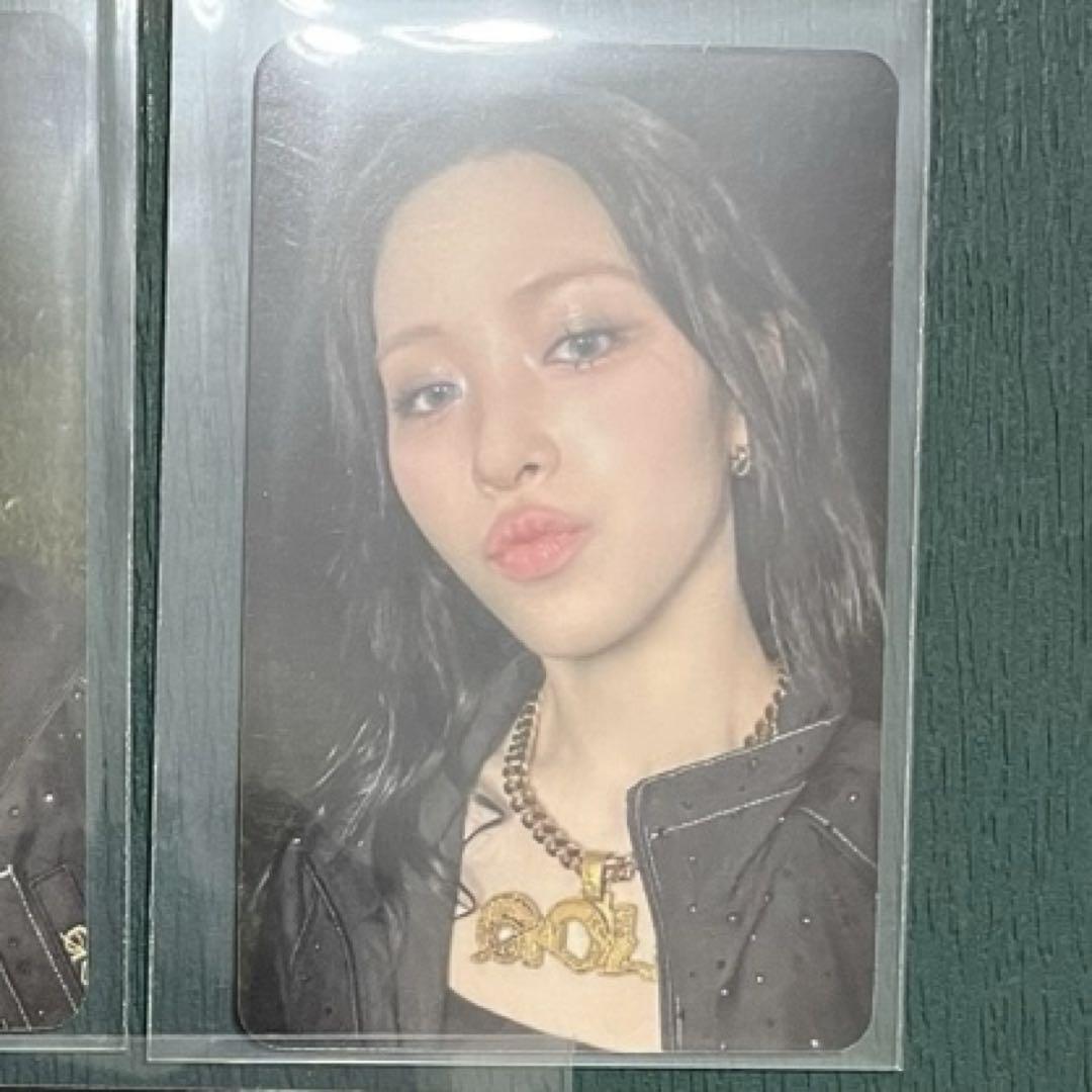 

[USED] itzy Ryujin GOLD Starriver Pre-order Limited Edition Necklace Trading Card