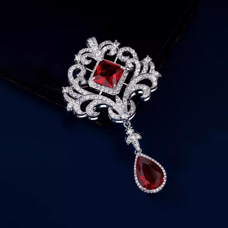Crystal Hollowed-out Retro Court-style Brooch, Women's High-end Luxurious and Elegant Coat Brooch