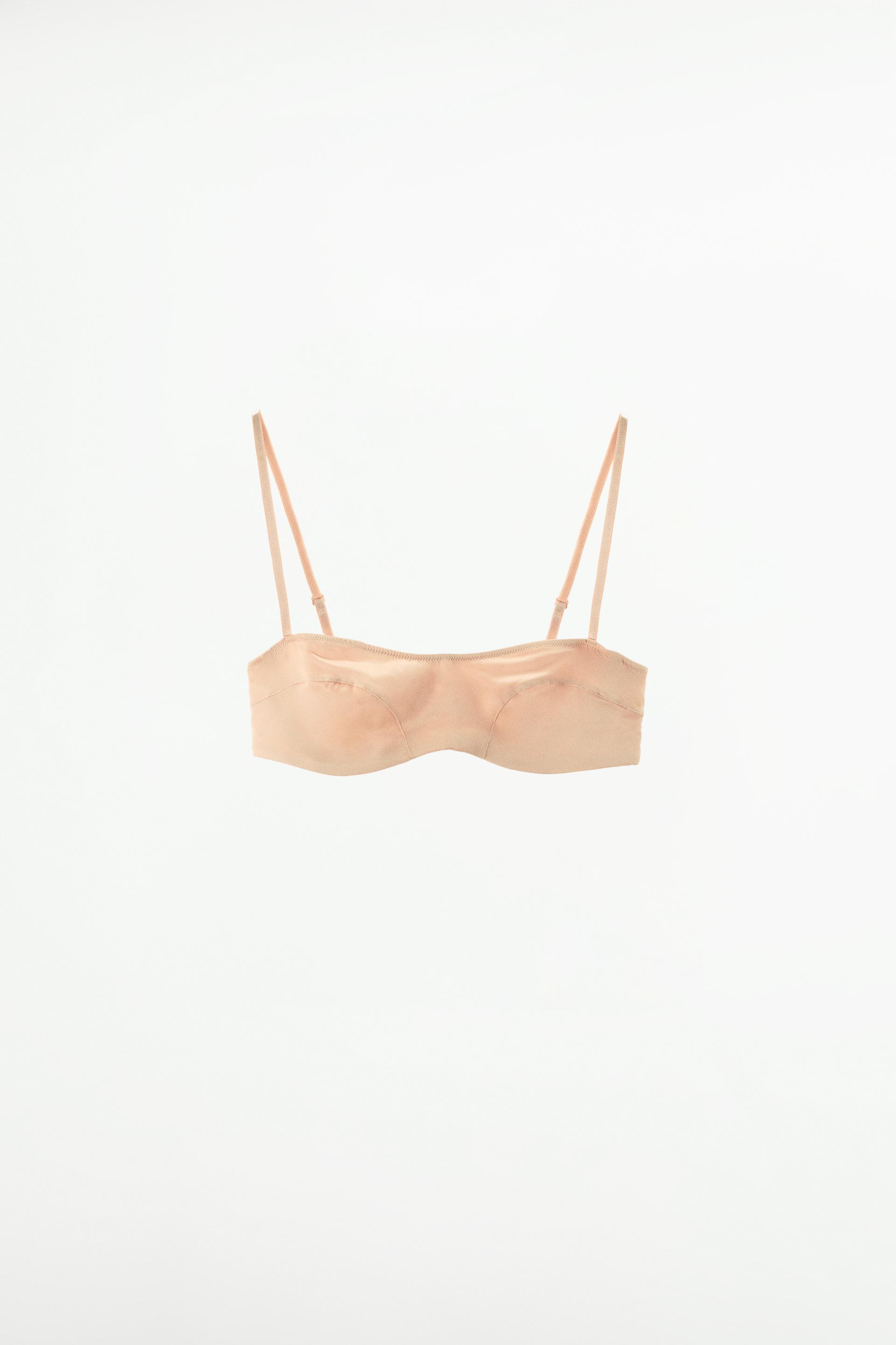 

АТЛАСНЫЙ БЮСТГАЛТЕР С ТРЕУГОЛЬНИКАМИ