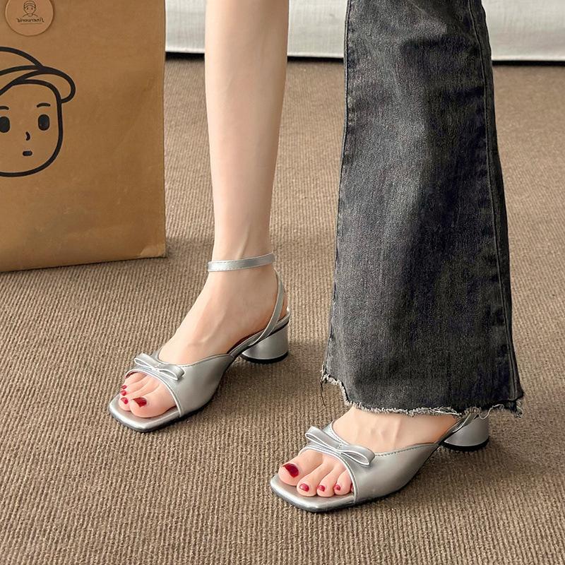 French evening wind thick heel cool slippers female summer wear high sense 2024 new fairy style fashion strap sandals female