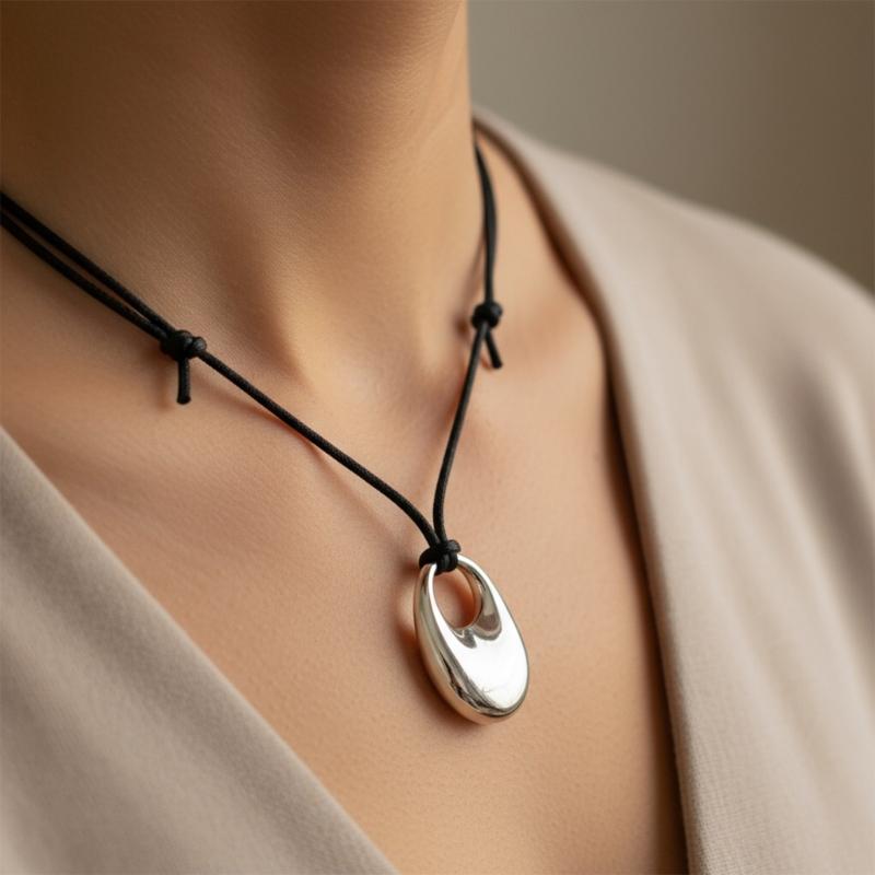 Verstellbare Lederband-Choker-Halskette mit minimalistischem Metallring-Design für Damen Modeschmuck Geschenk