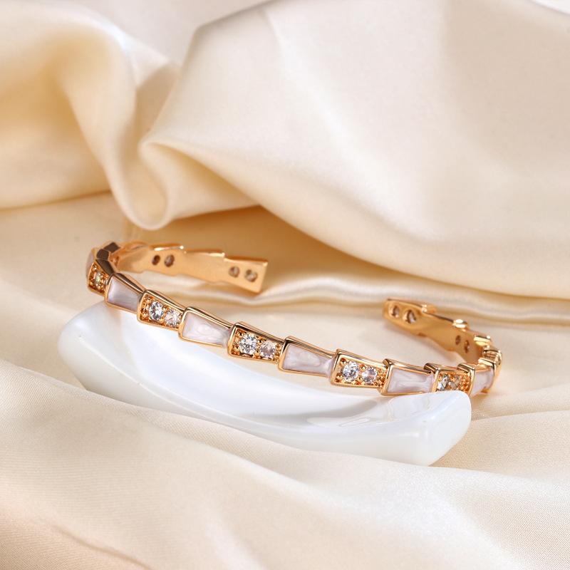 White Fritillary Snake Bracelet Women's Light Luxury Fashion Temperament Open Snake Shape Snake Bone Bracelet