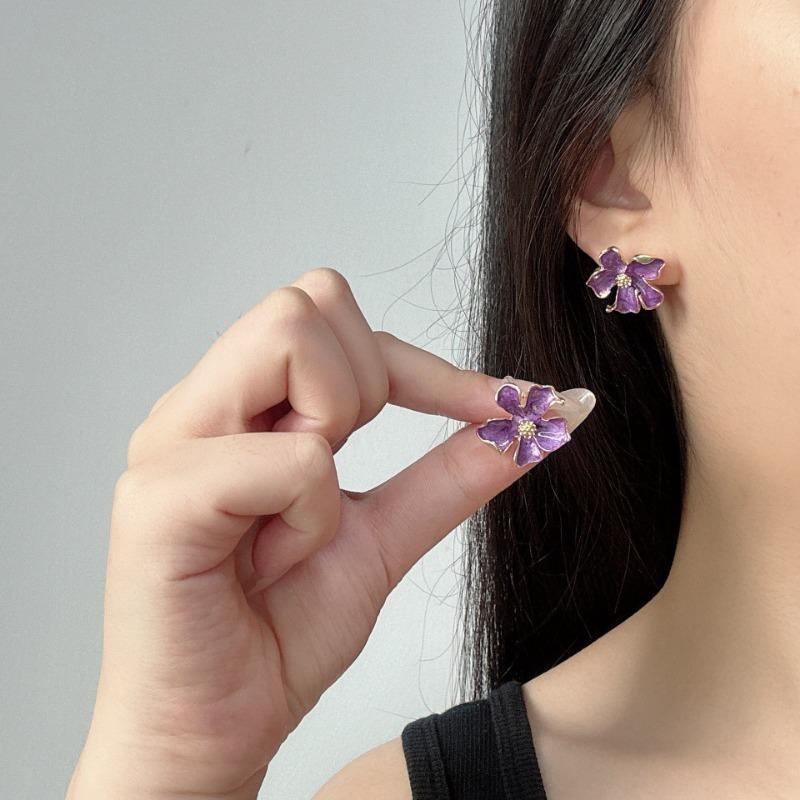 Sweet Flower Stud Earrings for Women Purple Enamel Oil Curled Petals Stud Earrings Wedding Party Trendy Cute Jewelry Girls Gift