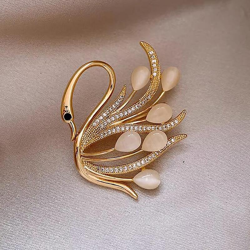 Luxury Opal Swan Brooch High-grade Women's Corsage Pin Design Sense Of Niche Clothing Accessories To Prevent Exposure