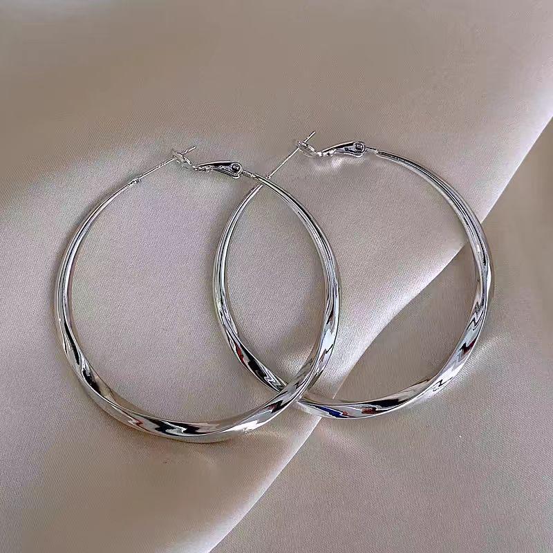 European & American High-End Luxury Metal Large Circle Earrings for Women