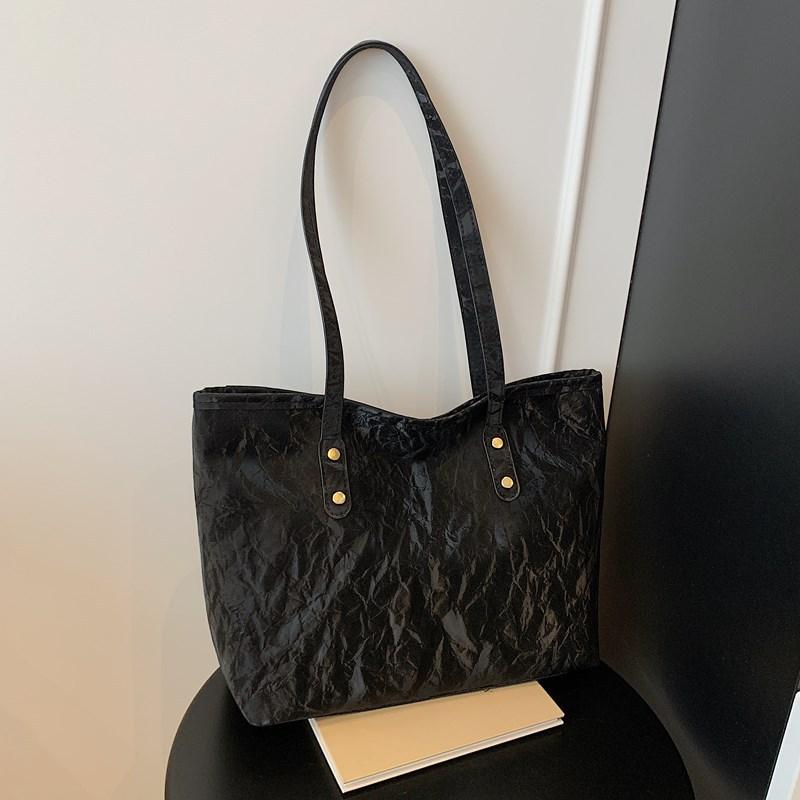 

Простая и в зарубежном стиле сумка большой вместимости женская 2025 лето новая сумка через плечо модная и универсальная сумка-тоут для работы чёрный