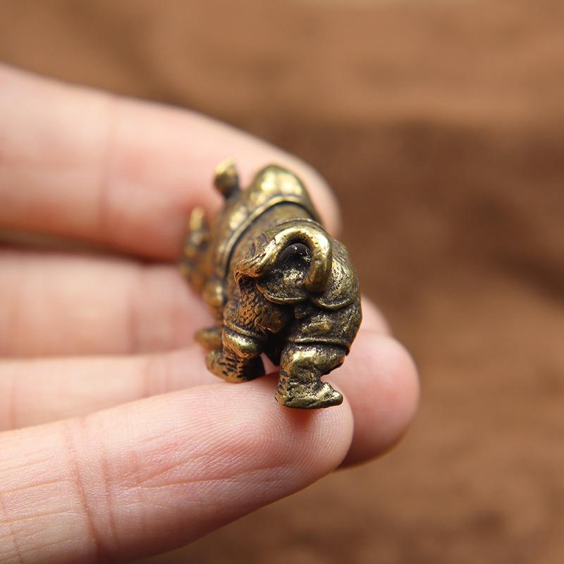 1PC Fatto a mano in puro rame carino rinoceronte miniature figurine solido ottone vintage rinoceronte ornamenti animali da tè decorazioni da tavolo artigianato