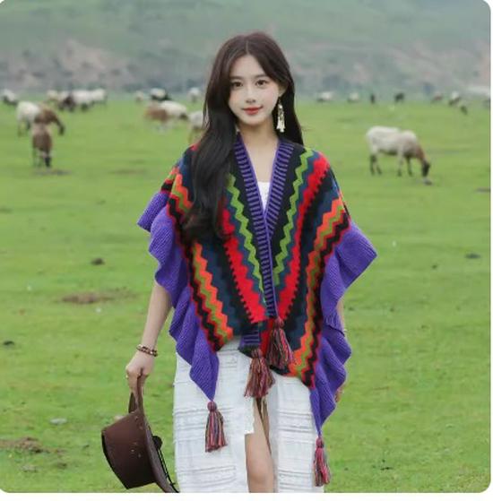 Handgestrickter Schal und Klimaanlagen-Cape im Ethno-Stil mit Quasten