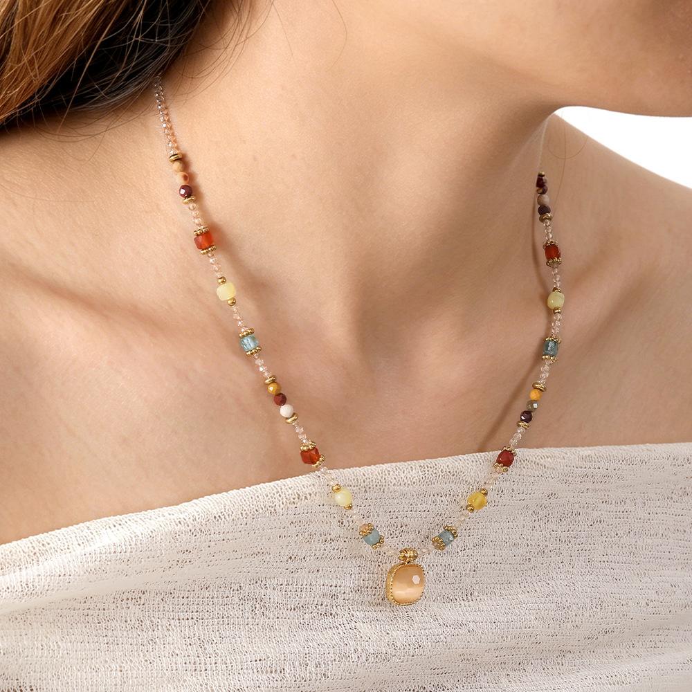 Holiday atmosphere natural stone beaded white necklace versatile, niche Alxa stone high color retention titanium steel neck chain